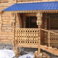 „Pasidaryk pats“ veranda su mediniu baldakimu privačiam namui