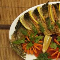 Κυπρίνος ψημένος με λαχανικά Πώς να ψηθεί ολόκληρος
