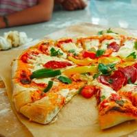 Ananas och kycklingpizza: matlagningsrecept och matlagningstips